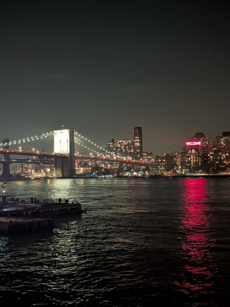 Brooklyn Bridge bei Nacht