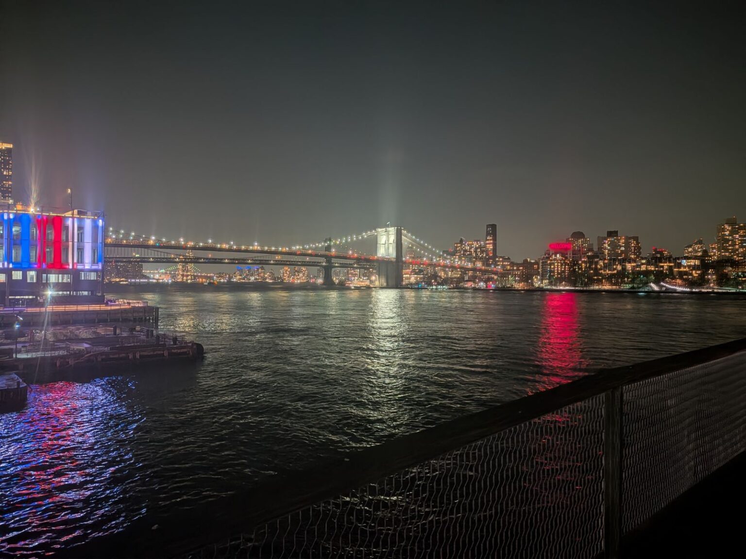 Brooklyn Bridge bei Nacht