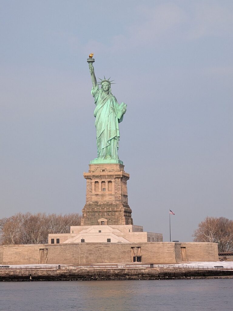 Freiheitsstatue mit Kind