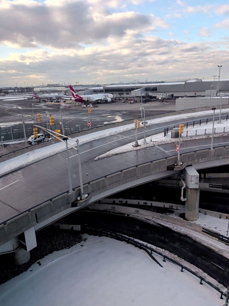 Ausblick vom AirTrain zum Flughafen JFK