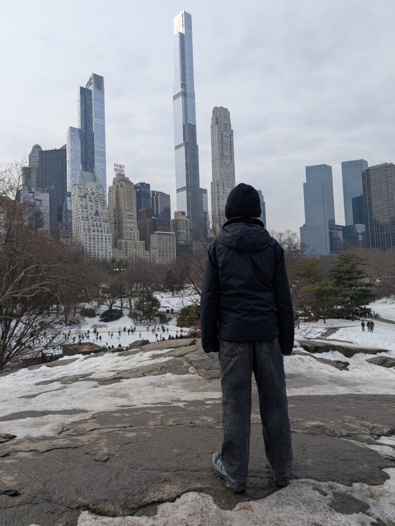 JJ im Central Park mit dem Blick auf die Billionaires Row