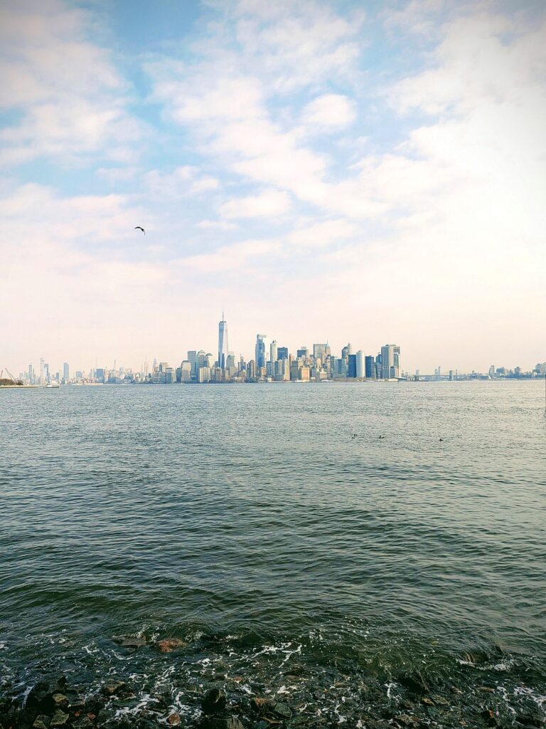 New York von dem Schiff der Statue City Cruises