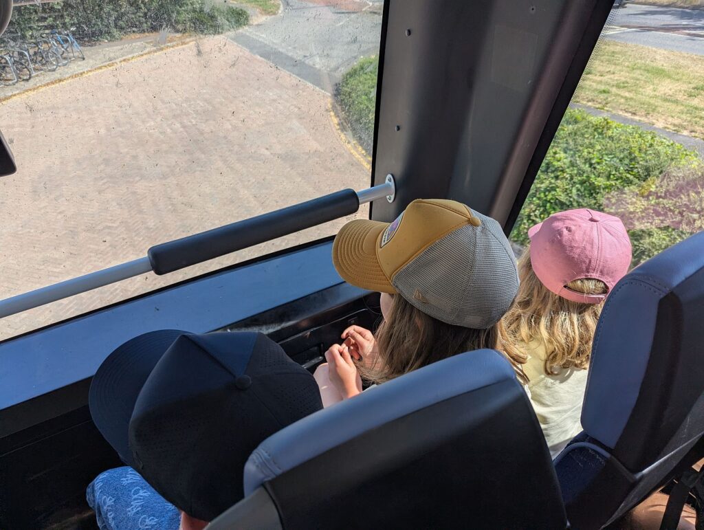 JJ Klein L und Nudel im Doppeldeckerbus vom Park and Ride Parkplatz nach Oxford