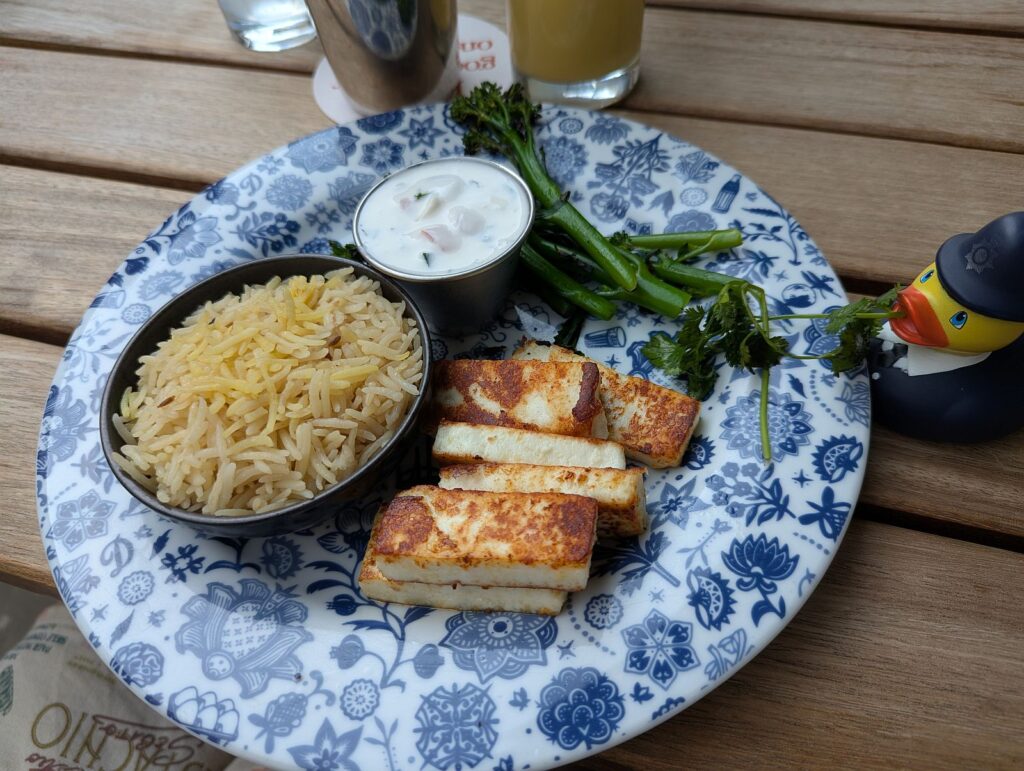 Permit Room - Nudels essen, Reis mit vegetarischen Käse und Brokkoli