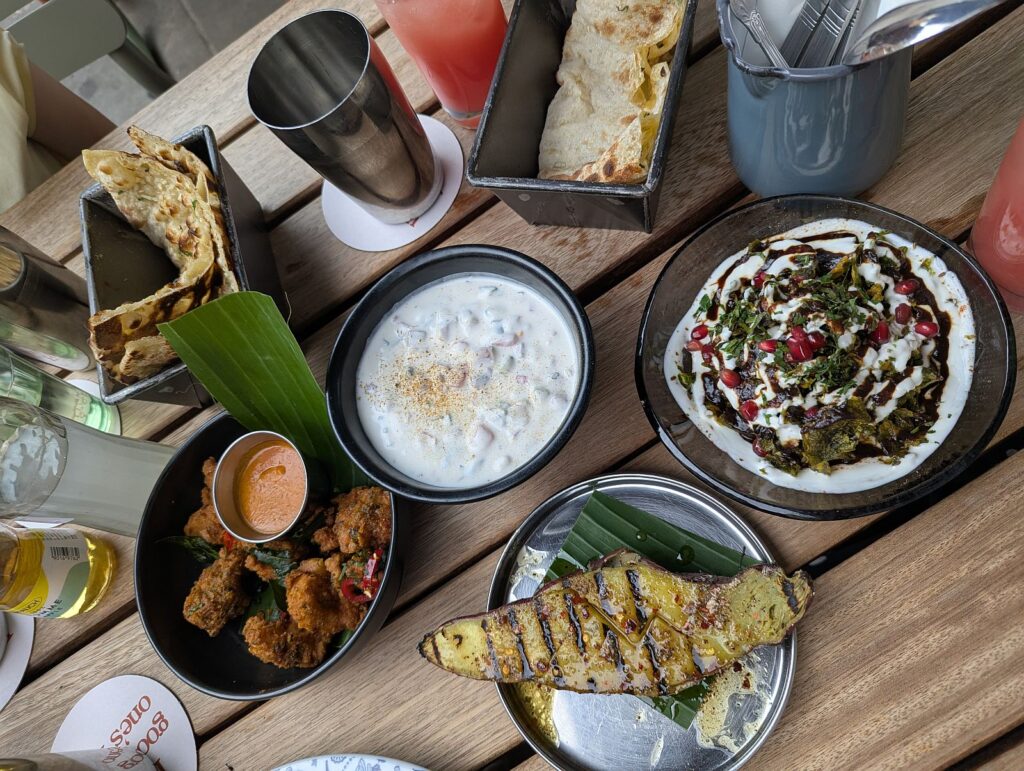 Permit Room - Naan, Knoblauch Naan, Chickenbites und vieles mehr