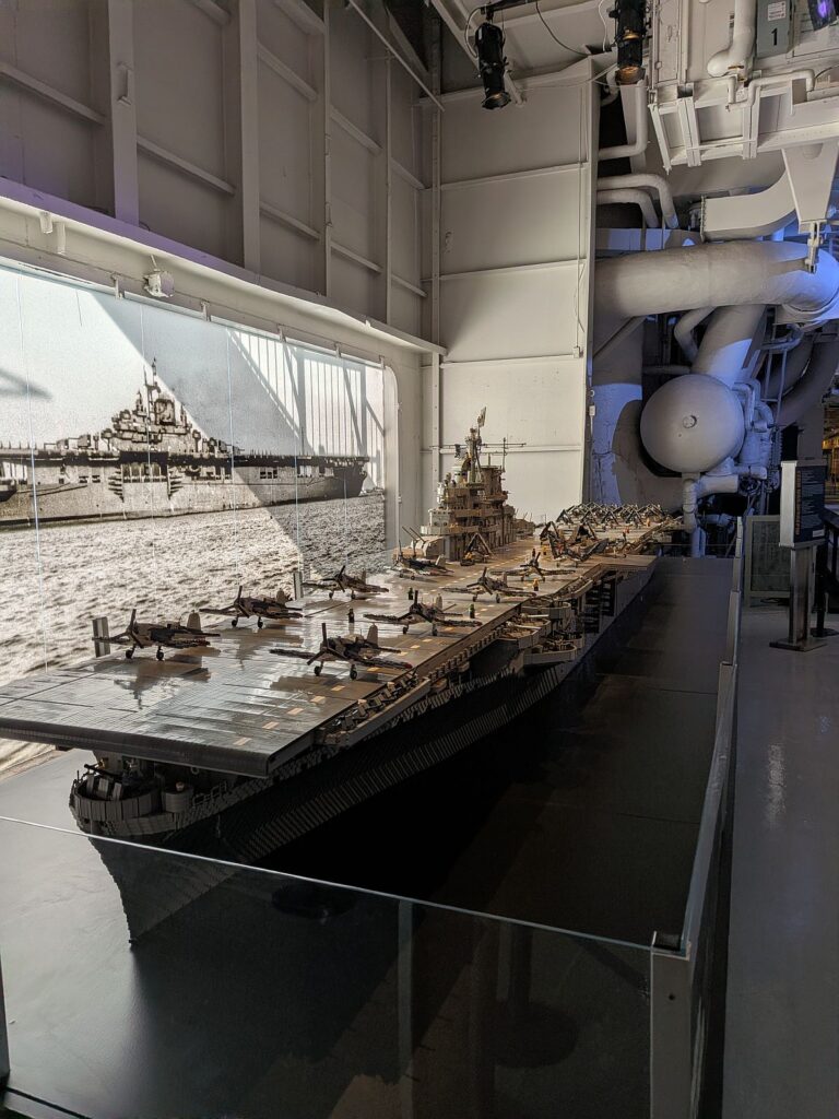 Ein Model der USS Intrepid